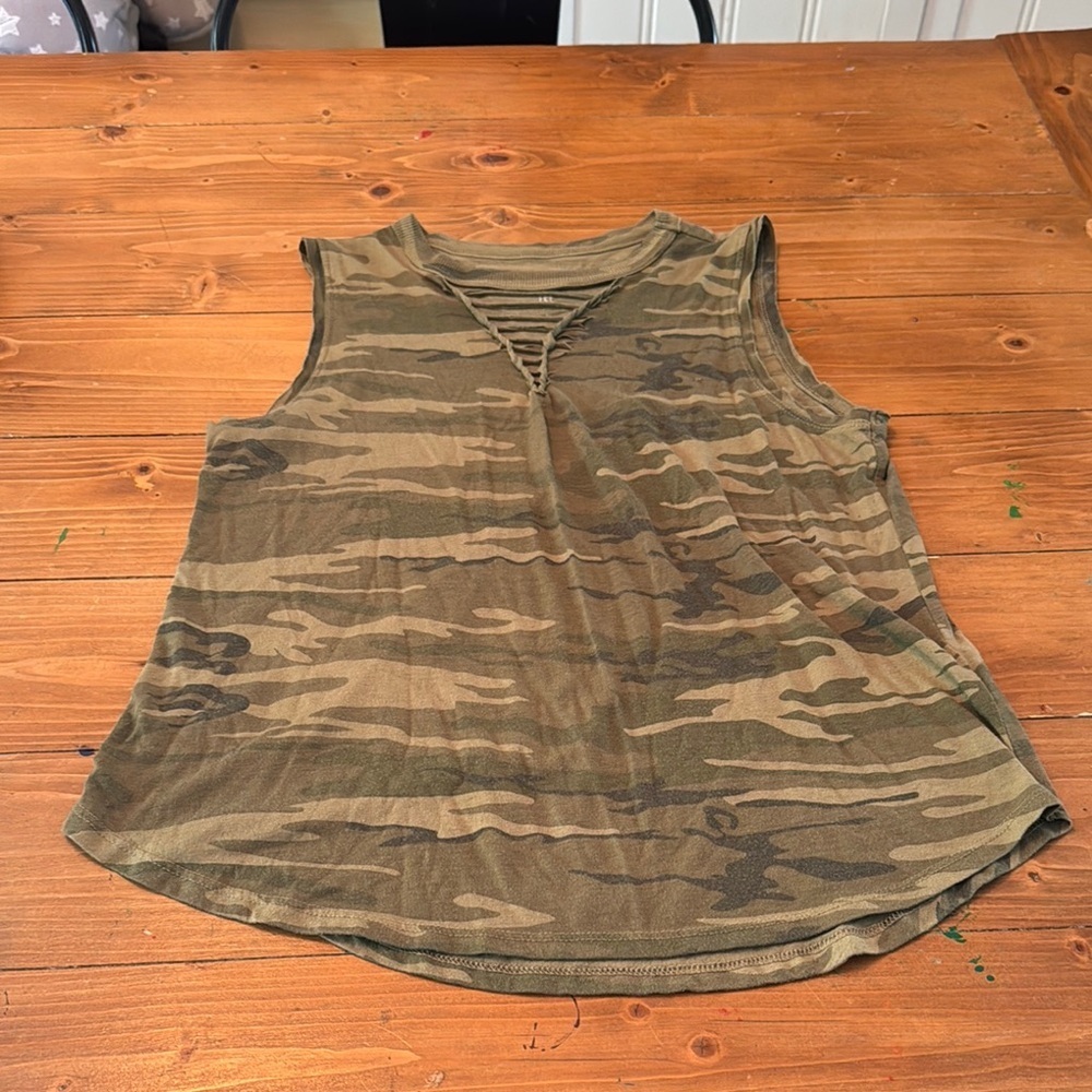 The perfect tee tank Top women’s camo small